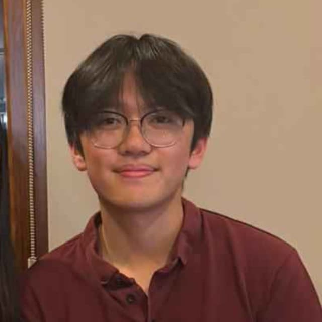 Profile photo of Sam, tutor offering online and in-person lessons at KIS Academics