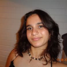 Profile photo of Jasmine, tutor offering online and in-person lessons at KIS Academics