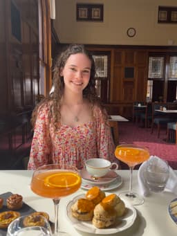 Chloe, tutor offering online and in-person lessons at KIS Academics