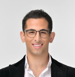 Benjamin, tutor offering online and in-person lessons at KIS Academics