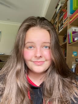 Jasmine, tutor offering online and in-person lessons at KIS Academics