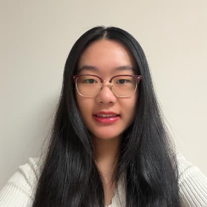 Profile photo of Alice, tutor offering online and in-person lessons at KIS Academics