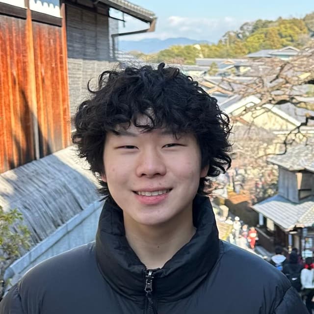 Profile photo of Richard, tutor offering online and in-person lessons at KIS Academics