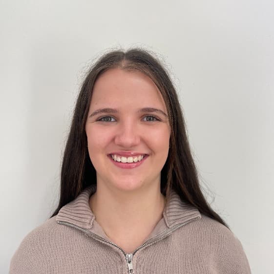 Profile photo of Amelie, tutor offering online and in-person lessons at KIS Academics