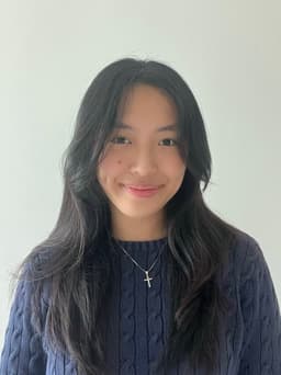 Lauren, tutor offering online and in-person lessons at KIS Academics