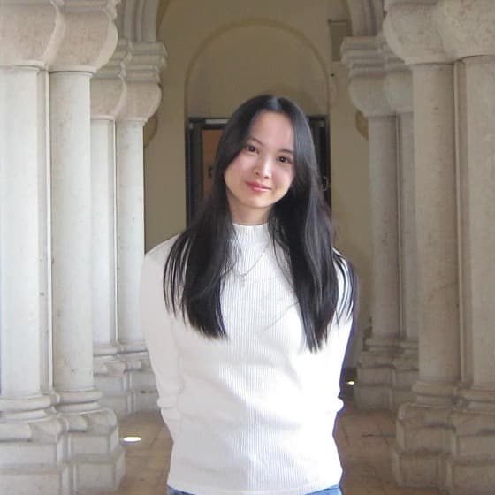 Profile photo of Sophie, tutor offering online and in-person lessons at KIS Academics