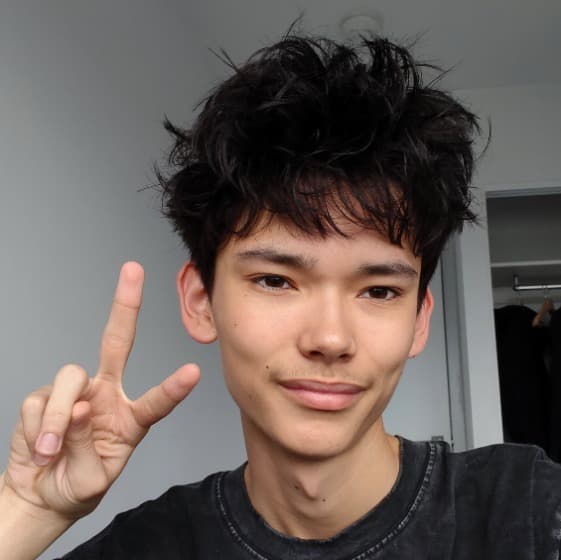 Profile photo of Alex, tutor offering online and in-person lessons at KIS Academics