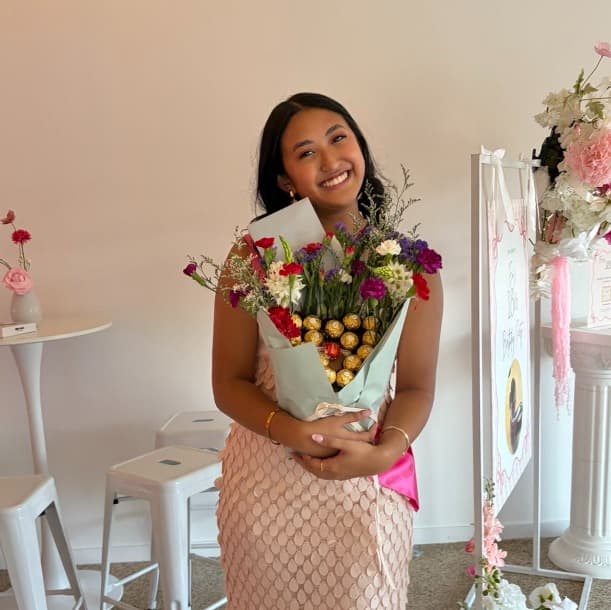 Profile photo of Emerald, tutor offering online and in-person lessons at KIS Academics