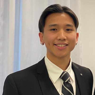 Profile photo of Scott, tutor offering online and in-person lessons at KIS Academics