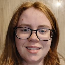 Helena, tutor offering online and in-person lessons at KIS Academics