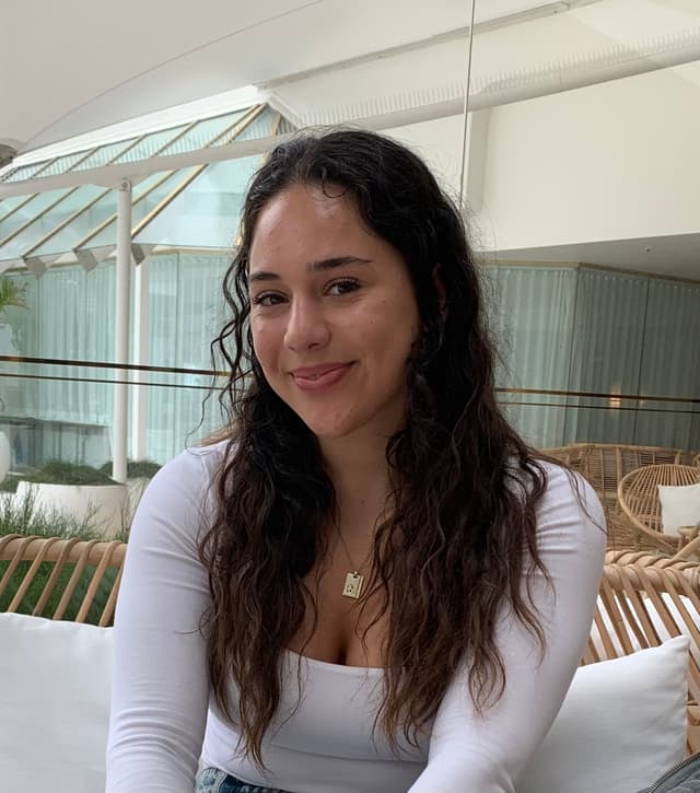 Profile photo of Bianca, tutor offering online and in-person lessons at KIS Academics