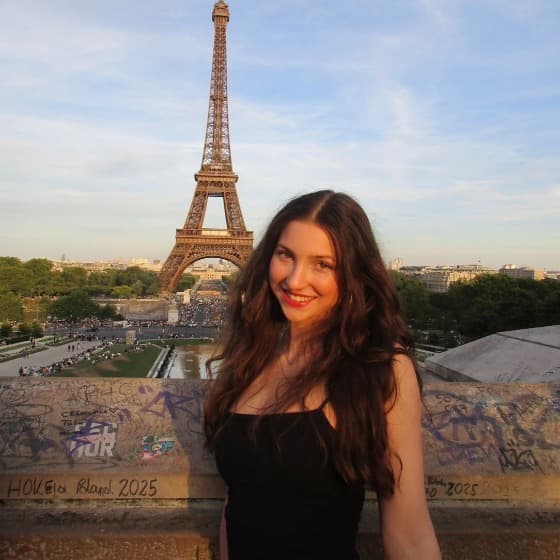 Sienna, tutor offering online and in-person lessons at KIS Academics