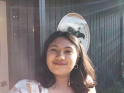 Alisha, tutor offering online and in-person lessons at KIS Academics