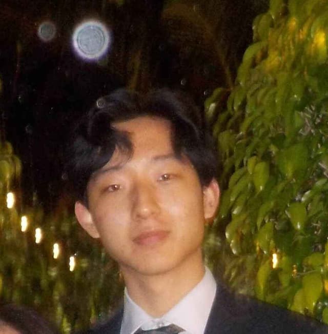 Profile photo of Jaewon, tutor offering online and in-person lessons at KIS Academics