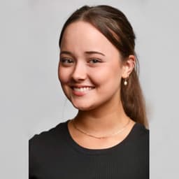 Poppy, tutor offering online and in-person lessons at KIS Academics