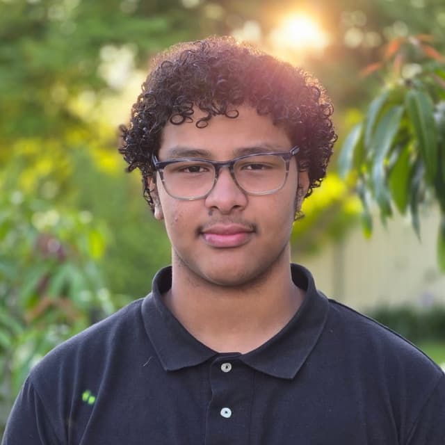 Profile photo of Mohamed, tutor offering online and in-person lessons at KIS Academics