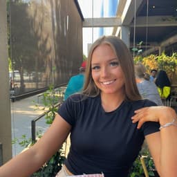 Mackenzie, tutor offering online and in-person lessons at KIS Academics