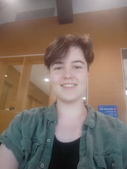 Natasha, tutor offering online and in-person lessons at KIS Academics