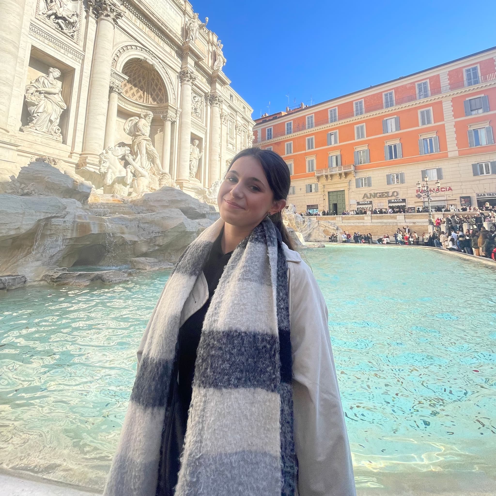 Liliana, tutor offering online and in-person lessons at KIS Academics