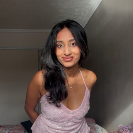 Avanthika, tutor offering online and in-person lessons at KIS Academics