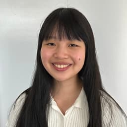 Lauren, tutor offering online and in-person lessons at KIS Academics