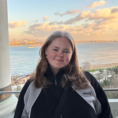 Profile photo of Molly, tutor offering online and in-person lessons at KIS Academics