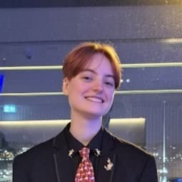 Profile photo of Ari, tutor offering online and in-person lessons at KIS Academics