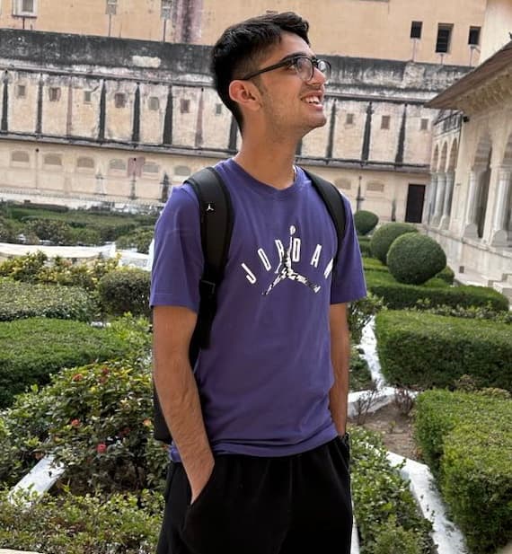 Profile photo of Shyam, tutor offering online and in-person lessons at KIS Academics