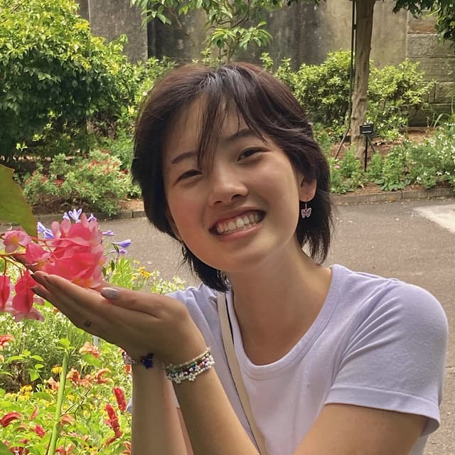 Profile photo of Rachel, tutor offering online and in-person lessons at KIS Academics