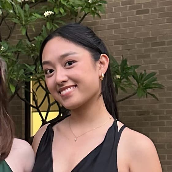 Profile photo of Maxine, tutor offering online and in-person lessons at KIS Academics