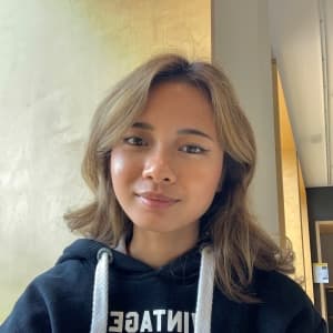 Profile photo of Kayla, tutor offering online and in-person lessons at KIS Academics