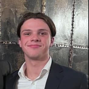 Profile photo of Tom, tutor offering online and in-person lessons at KIS Academics