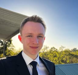 Elliott, tutor offering online and in-person lessons at KIS Academics