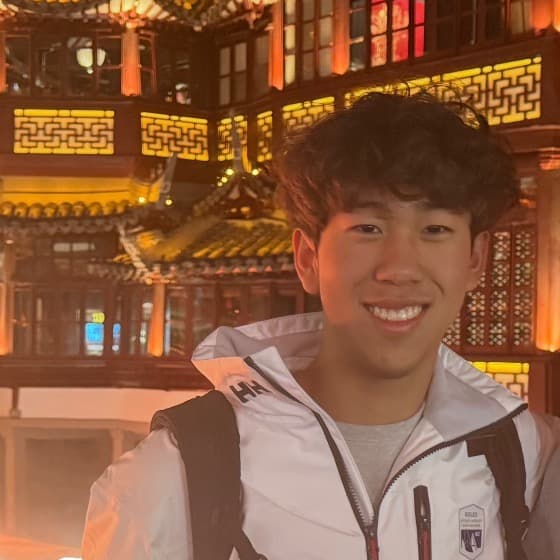 Profile photo of Gregory, tutor offering online and in-person lessons at KIS Academics