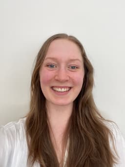 Hayley, tutor offering online and in-person lessons at KIS Academics