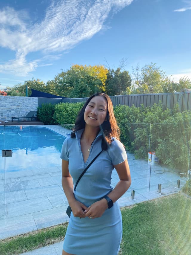 Profile photo of Erin, tutor offering online and in-person lessons at KIS Academics