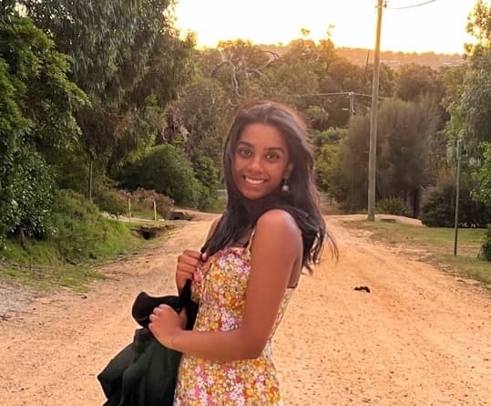 Profile photo of Dinali, tutor offering online and in-person lessons at KIS Academics