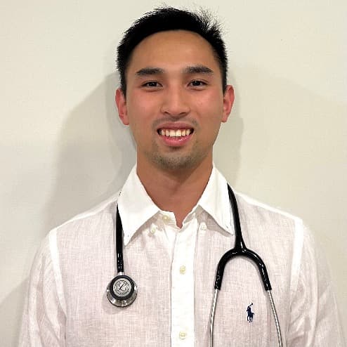 Profile photo of Tom, tutor offering online and in-person lessons at KIS Academics