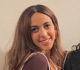 Julie, tutor offering online and in-person lessons at KIS Academics