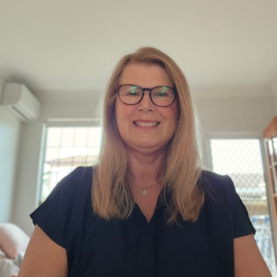 Karen, tutor offering online and in-person lessons at KIS Academics