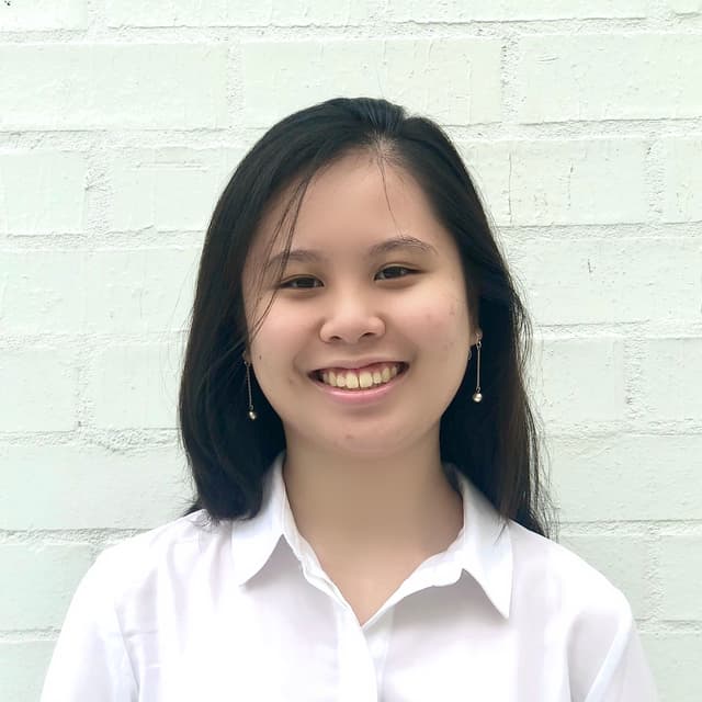 Profile photo of Nikki, tutor offering online and in-person lessons at KIS Academics