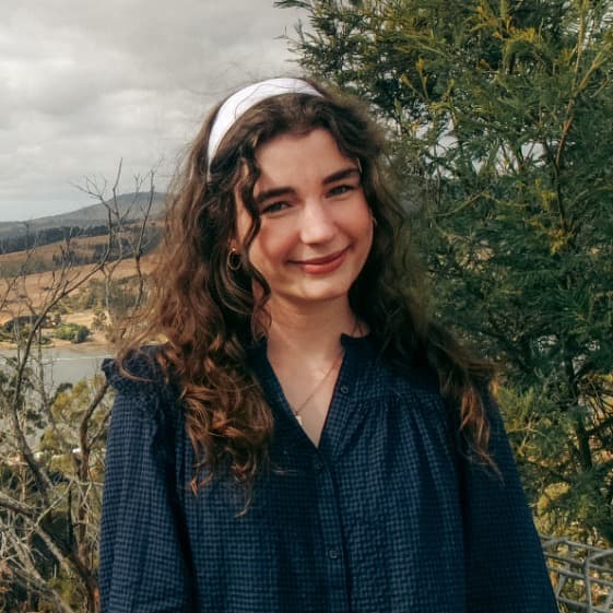 Profile photo of Zara, tutor offering online and in-person lessons at KIS Academics