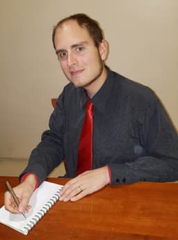 Serge, tutor offering online and in-person lessons at KIS Academics