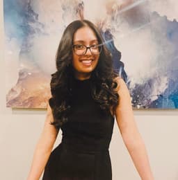 Pooja, tutor offering online and in-person lessons at KIS Academics