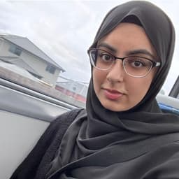 Amna, tutor offering online and in-person lessons at KIS Academics