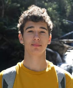 Yonatan, tutor offering online and in-person lessons at KIS Academics