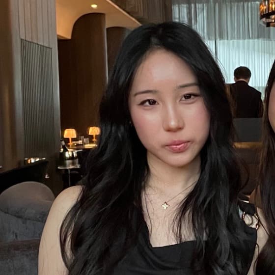 Profile photo of Angela, tutor offering online and in-person lessons at KIS Academics