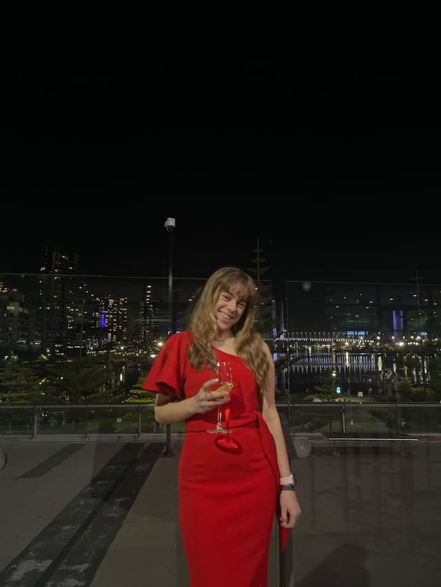 Profile photo of Sienna, tutor offering online and in-person lessons at KIS Academics