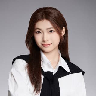 Profile photo of Dora, tutor offering online and in-person lessons at KIS Academics