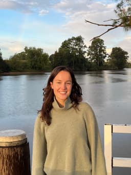 Eleanor, tutor offering online and in-person lessons at KIS Academics